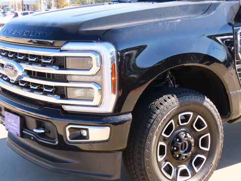 Certified 2024 Ford F250 Platinum image 3