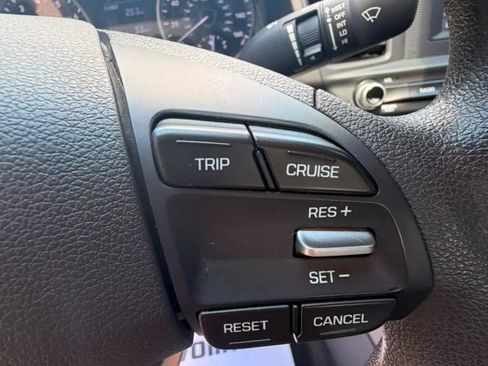 Used 2019 Hyundai Elantra SE FWD image 14