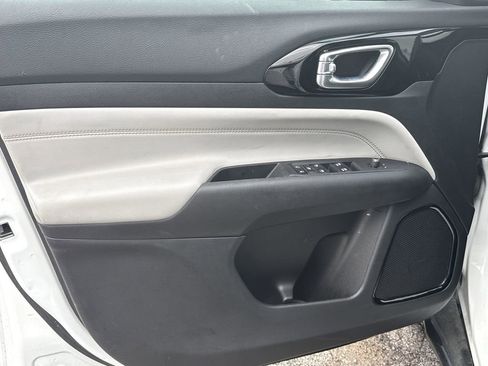 Used 2024 Jeep Compass Limited image 10