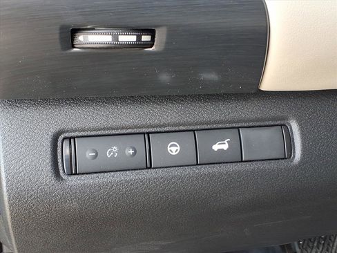 Certified 2025 Nissan Pathfinder SL w/ SL Premium Package image 19