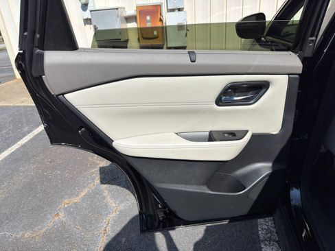 Used 2023 Nissan Rogue SV w/ SV Premium B Package FWD image 38