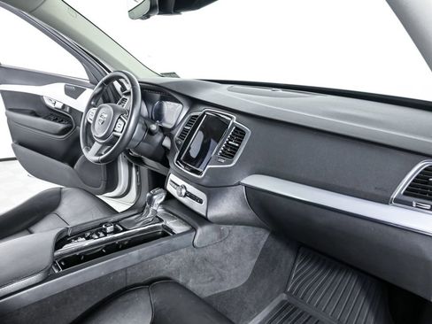 Used 2018 Volvo XC90 T6 Momentum w/ Convenience Package image 23