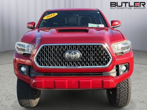 Used 2018 Toyota Tacoma TRD Sport AWD/4WD image 9