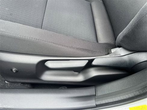 Used 2025 Toyota Prius LE image 12