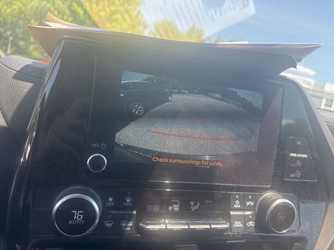 Used 2023 Toyota Highlander LE AWD/4WD image 26