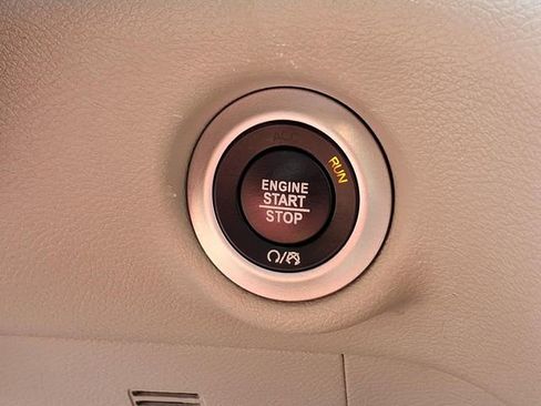 Used 2023 Chrysler Voyager LX FWD image 10