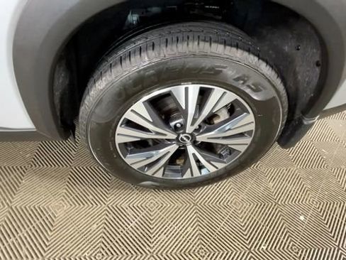 Used 2023 Nissan Rogue SV AWD/4WD image 17