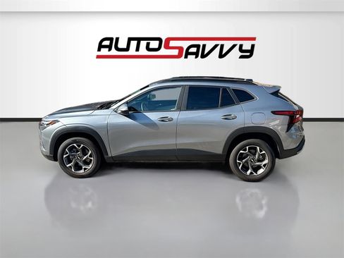 Used 2025 Chevrolet Trax LT w/ LT Convenience Package image 4