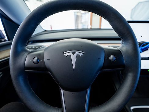 Used 2023 Tesla Model Y Long Range image 38