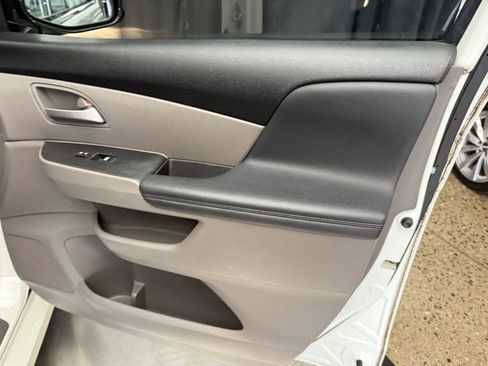 Used 2013 Honda Odyssey Touring image 22