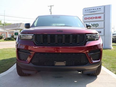 New 2025 Jeep Grand Cherokee Altitude w/ Trailer Tow Package image 5