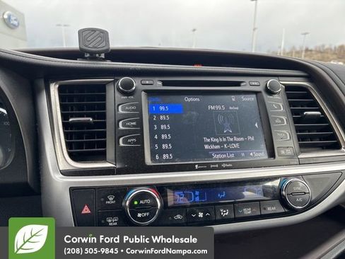 Used 2016 Toyota Highlander XLE image 19