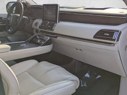 Used 2019 Lincoln Navigator Reserve image 20