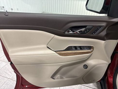 Used 2019 GMC Acadia Denali w/ Technology Package AWD/4WD image 23