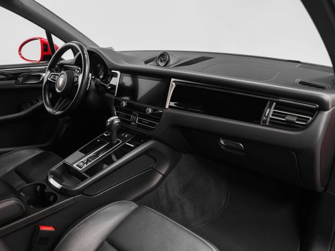 Certified 2023 Porsche Macan AWD/4WD image 24