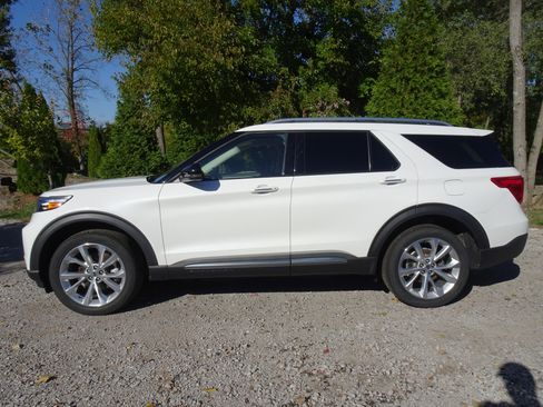 Used 2023 Ford Explorer Platinum w/ Equipment Group 601A image 6