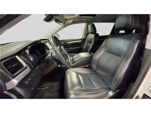 Used 2018 Toyota Highlander XLE AWD/4WD image 12
