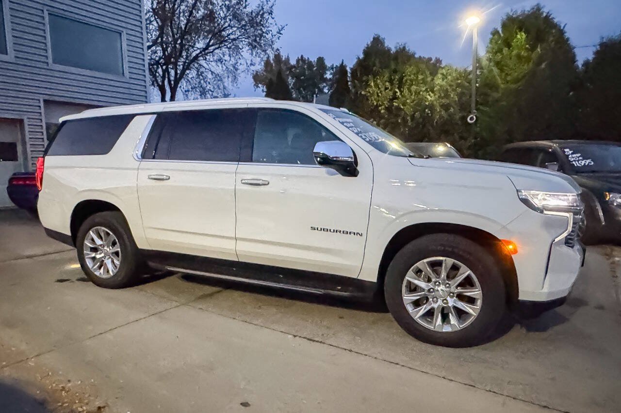 Used 2021 Chevrolet Suburban Premier w/ Premium Package AWD/4WD image 2