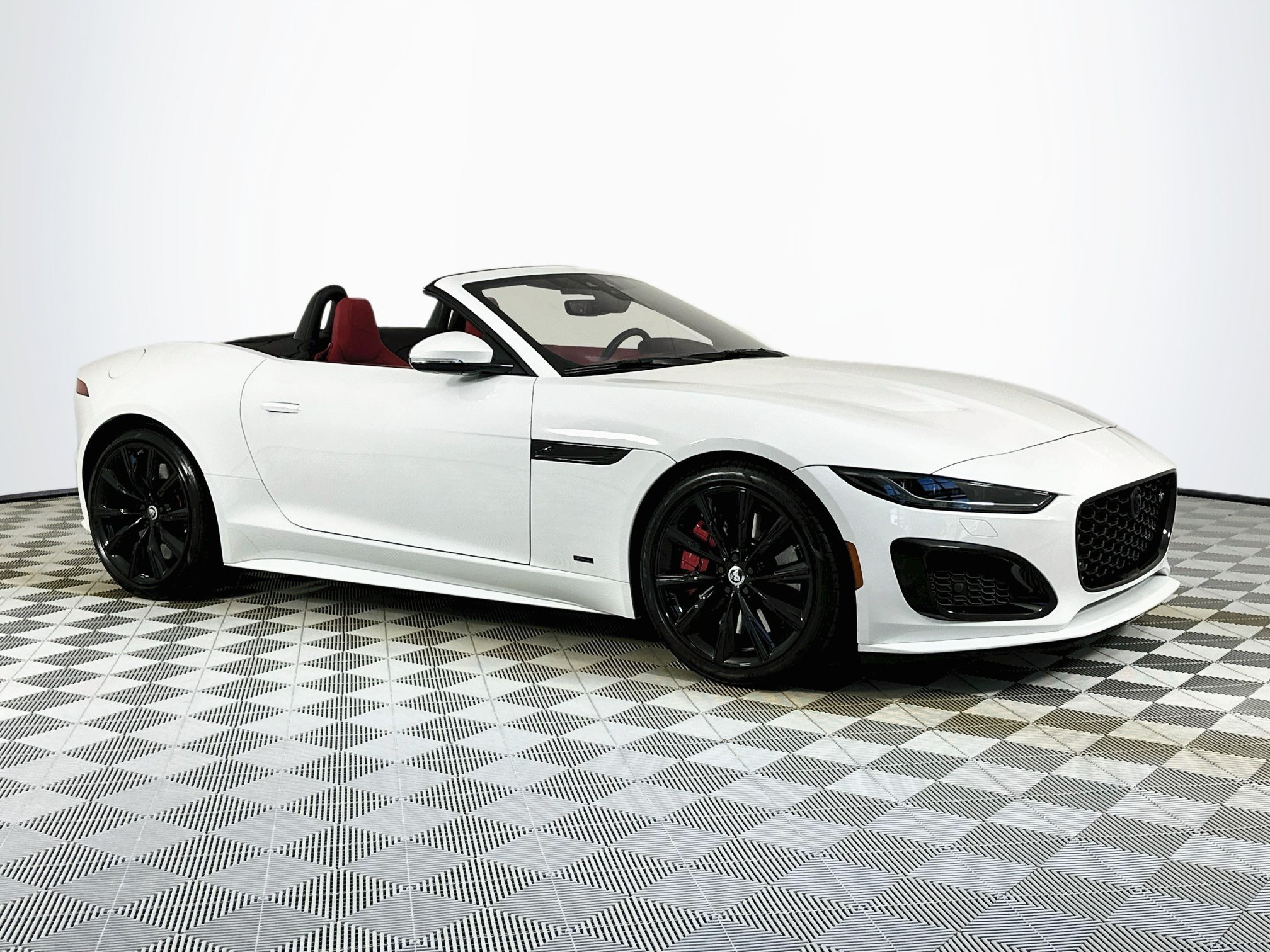 Certified 2024 Jaguar F-TYPE R AWD/4WD image 3