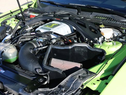 Used 2020 Ford Mustang Shelby GT500 w/ Technology Package image 39