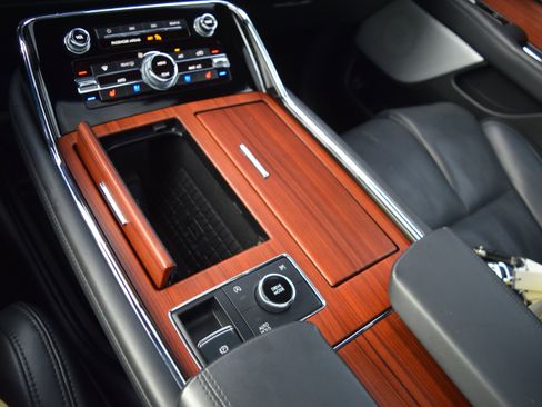 Used 2024 Lincoln Navigator L Reserve image 18