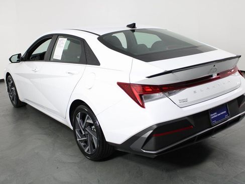 Certified 2025 Hyundai Elantra SEL image 4