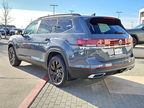 New 2026 Volkswagen Atlas SE image 2