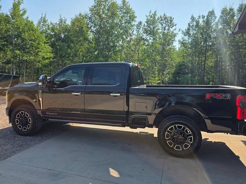 Used 2023 Ford F250 Platinum AWD/4WD image 3