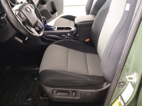 Used 2021 Toyota Tacoma TRD Sport image 11