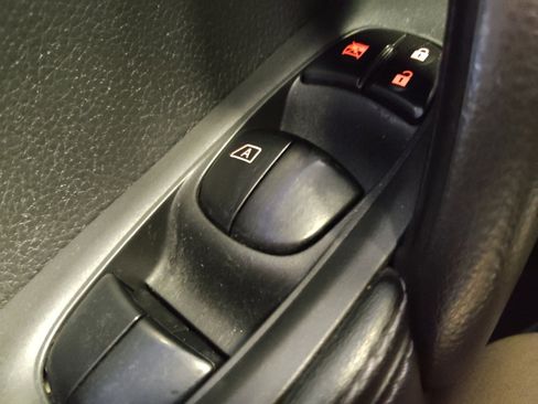 Used 2017 Nissan Rogue Sport SV image 27