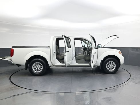 Used 2017 Nissan Frontier SV w/ SV Value Truck Package image 41