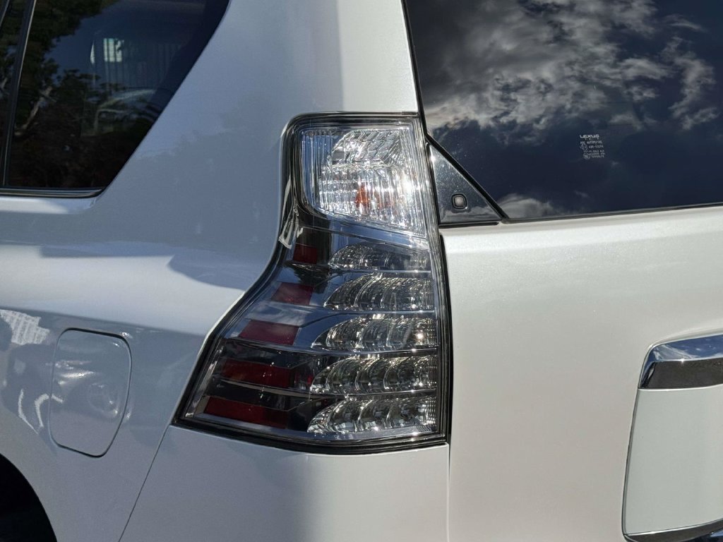 Used 2019 Lexus GX 460 Premium w/ Premium Package AWD/4WD image 8