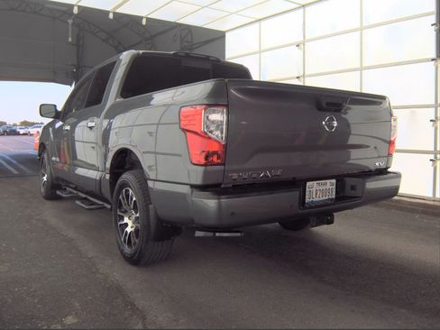 Used 2021 Nissan Titan SV w/ SV Convenience Package RWD image 4
