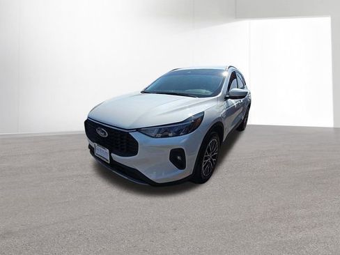 Used 2023 Ford Escape SE image 6