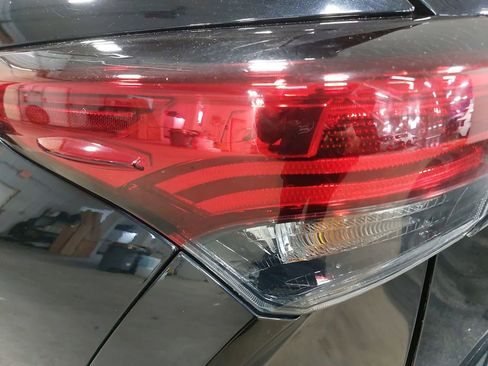 Used 2023 Toyota Highlander LE image 35