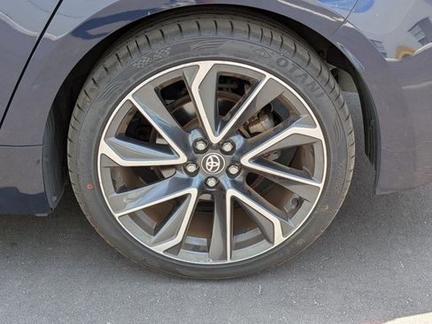 Used 2021 Toyota Corolla SE w/ SE Premium Package image 3