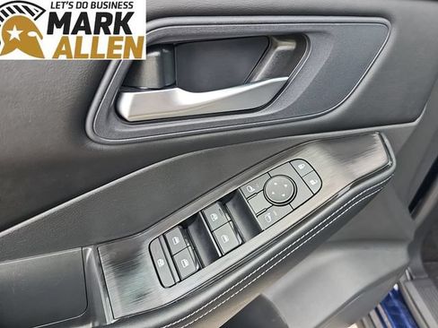 Used 2025 Nissan Rogue SV FWD image 22