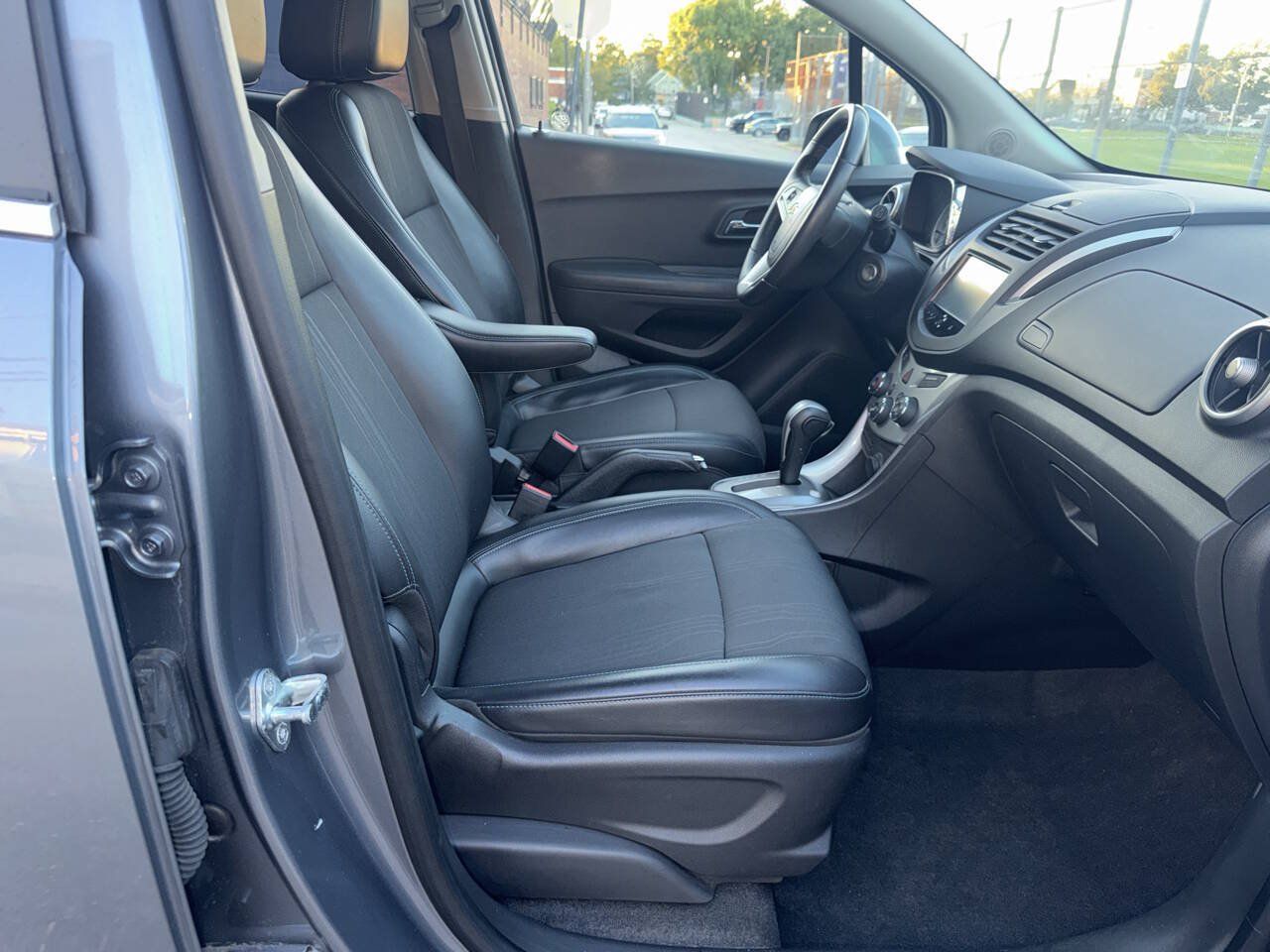 Used 2015 Chevrolet Trax LT w/ LT Plus Package AWD/4WD image 9