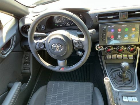 Used 2025 Toyota GR86 w/ ALL Weather Mat Package (TMS) RWD image 13