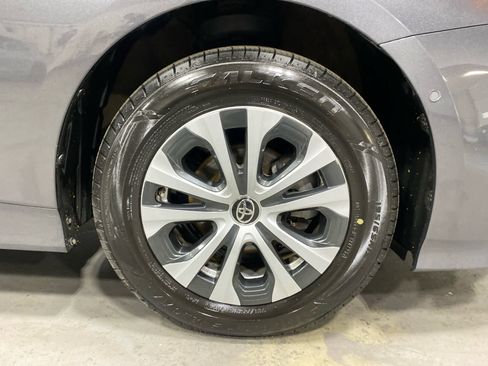 Used 2019 Toyota Prius LE image 31