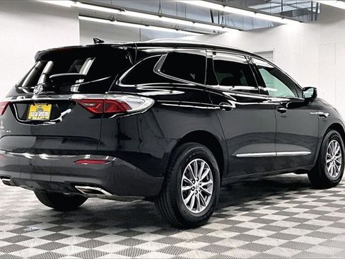 Used 2023 Buick Enclave Essence image 11
