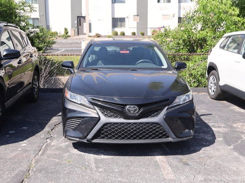 Used 2018 Toyota Camry SE w/ Convenience Package FWD image 3
