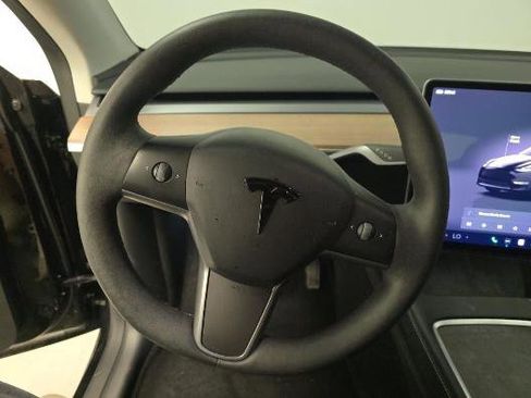Used 2023 Tesla Model Y Long Range image 18