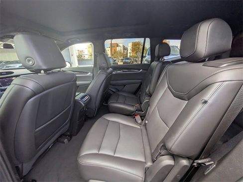 Used 2025 Cadillac XT6 Premium Luxury image 11