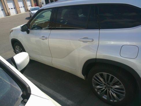 Used 2022 Toyota Highlander Platinum image 9