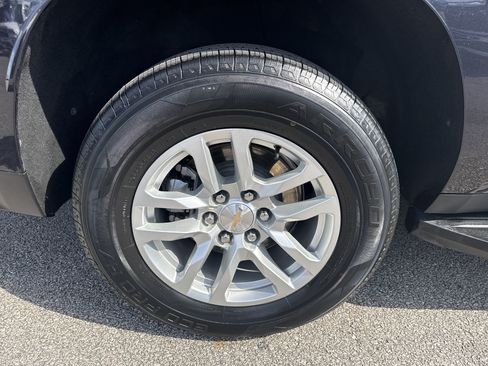 Used 2024 Chevrolet Suburban LT AWD/4WD image 19