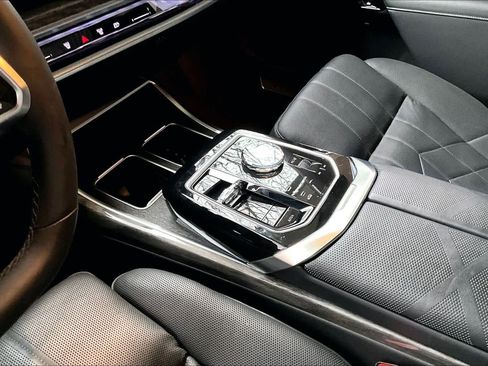 Used 2025 BMW 740i image 16
