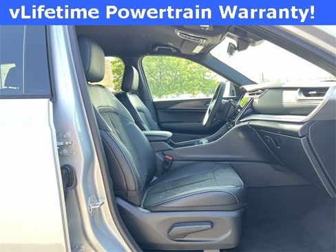 New 2025 Jeep Grand Cherokee L Altitude image 19