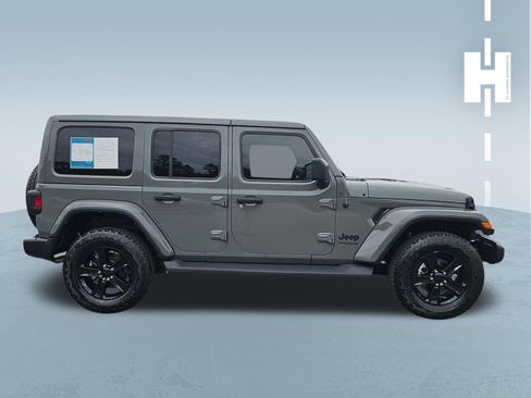 Used 2022 Jeep Wrangler Unlimited Sahara AWD/4WD image 3