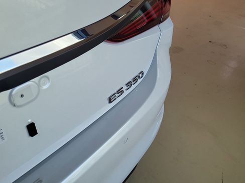 New 2025 Lexus ES 350 Ultra Luxury image 4